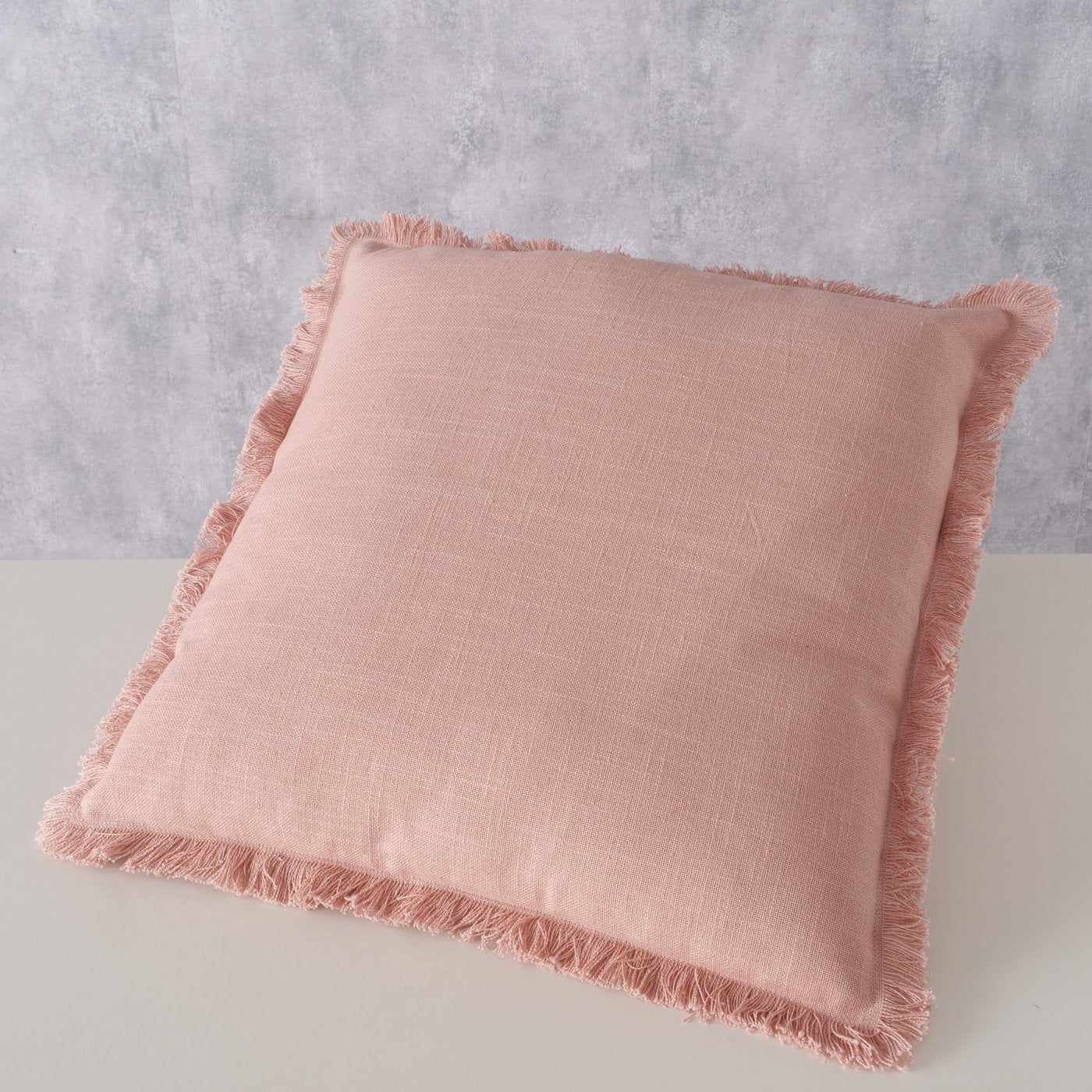 Cuscino quadrato rosa con frange Lenea