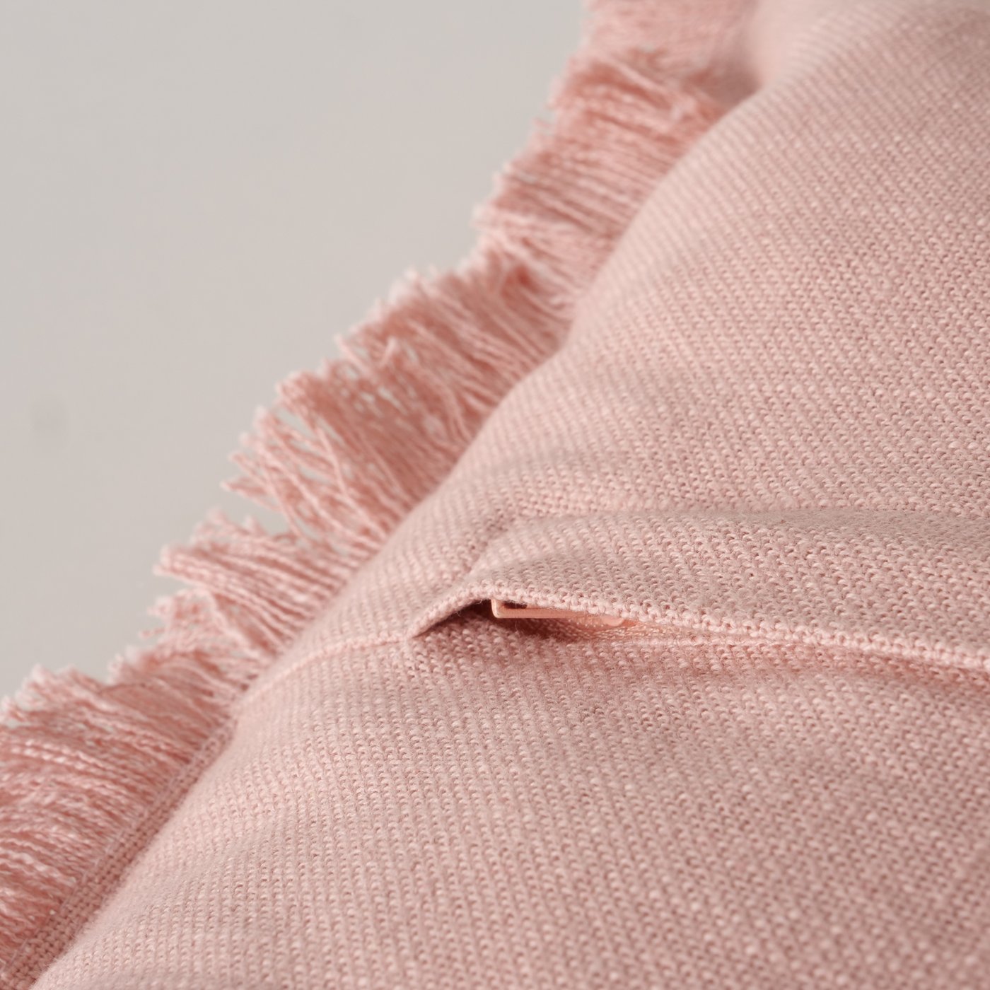Cuscino quadrato rosa con frange Lenea